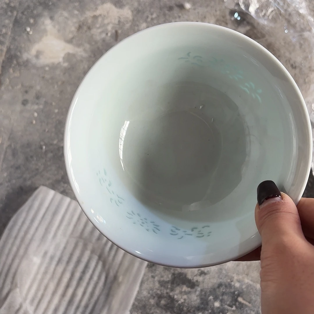 ，***、白瓷米饭碗两个微瑕画片不定无底款青
