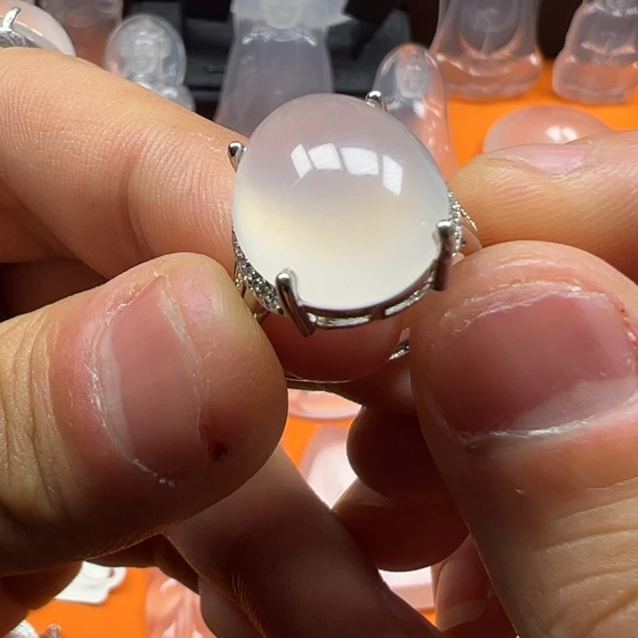 石英质玉合金颈饰戒指