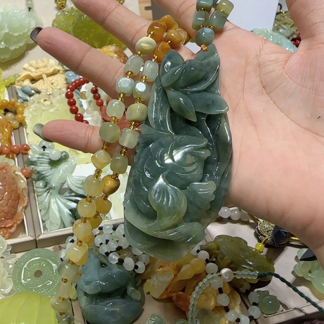 未镶嵌蛇纹石玉吊坠