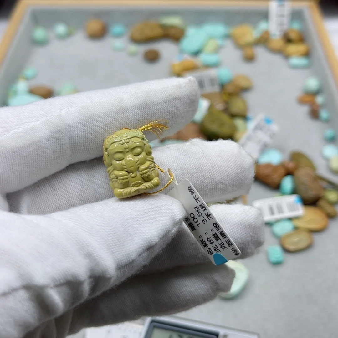 绿松石未镶嵌挂件