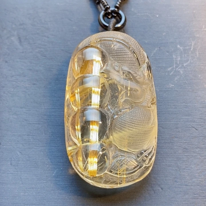 颈饰未镶嵌发晶天然白体黄钛晶生肖龙无事牌