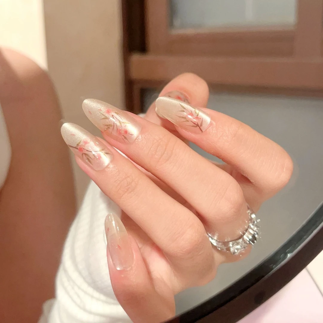 M166春晓梅开朵朵杏仁可拆卸式美甲贴片