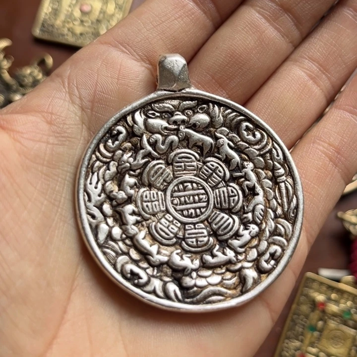 颈饰琉璃龙**祥喜欢的朋友