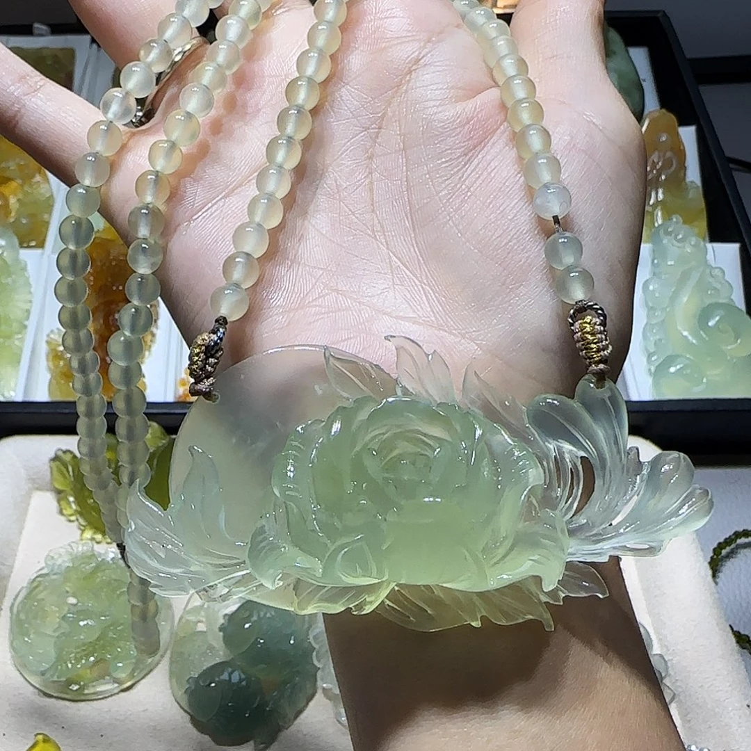未镶嵌蛇纹石玉颈饰