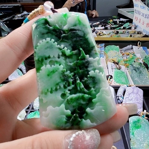 颈饰未镶嵌翡翠一个