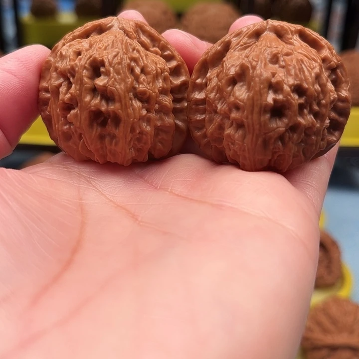 文玩核桃吊坠白狮子全品