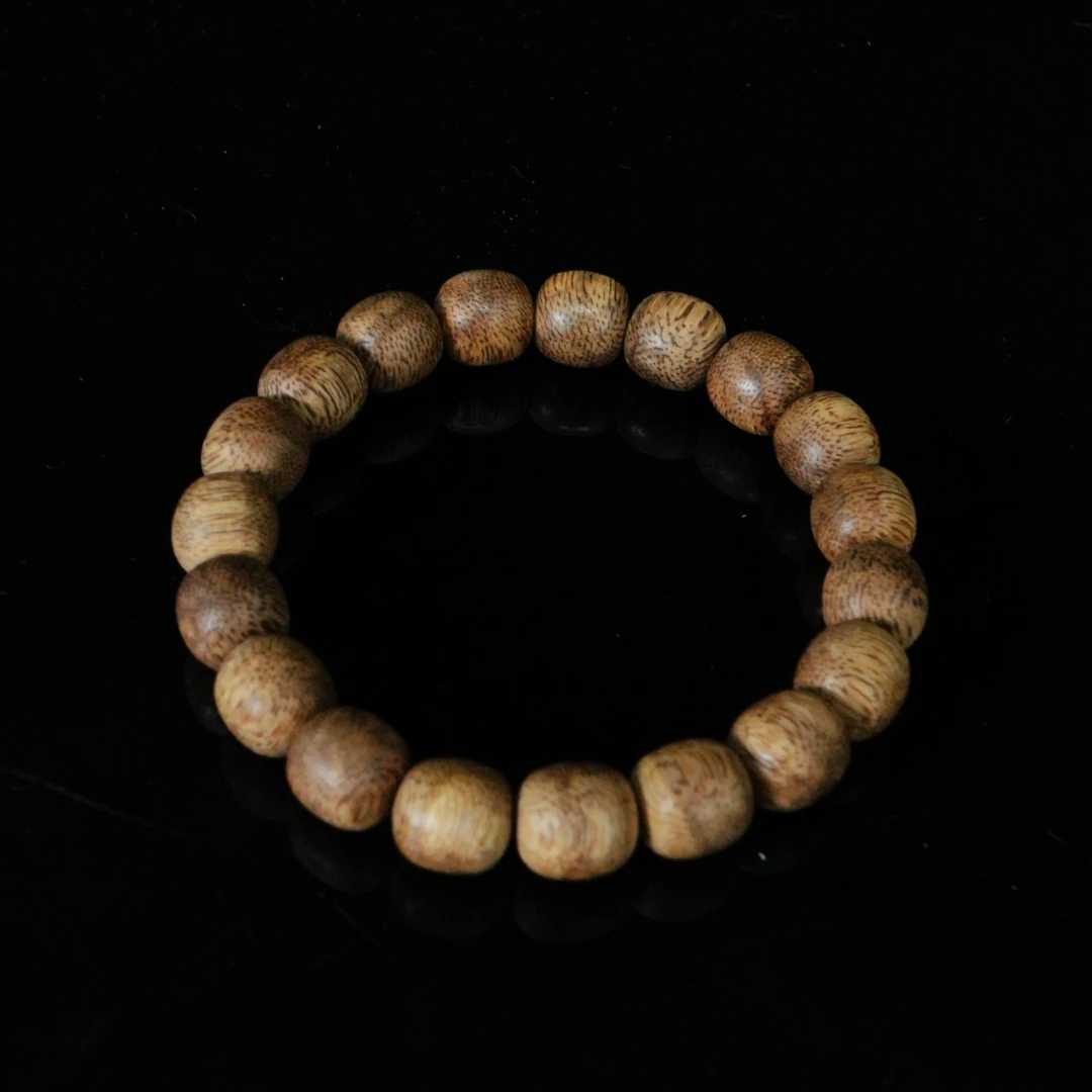 6393 苏拉威西沉香虎斑桶珠 1.06x1.04cm 8.98g