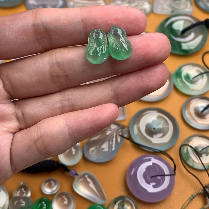 颈饰未镶嵌翡翠….