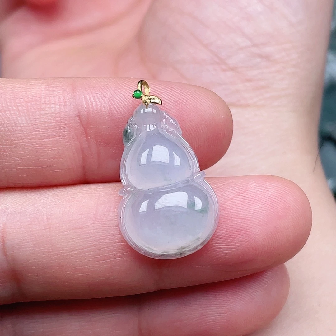 翡翠未镶嵌颈饰葫芦