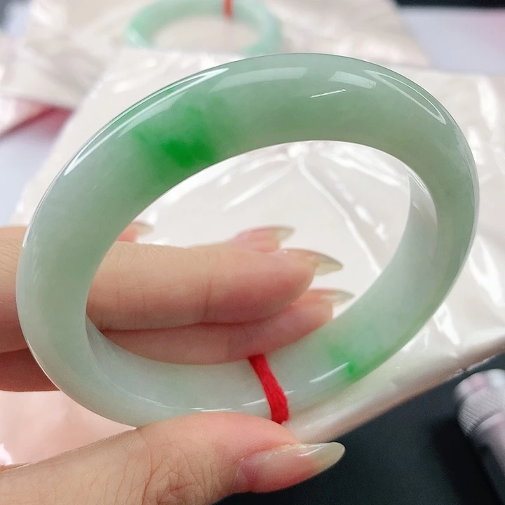 未镶嵌手镯翡翠，820