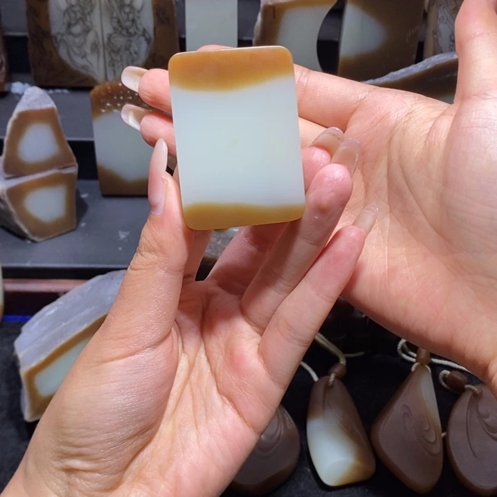 和田玉（糖玉）未镶嵌挂件