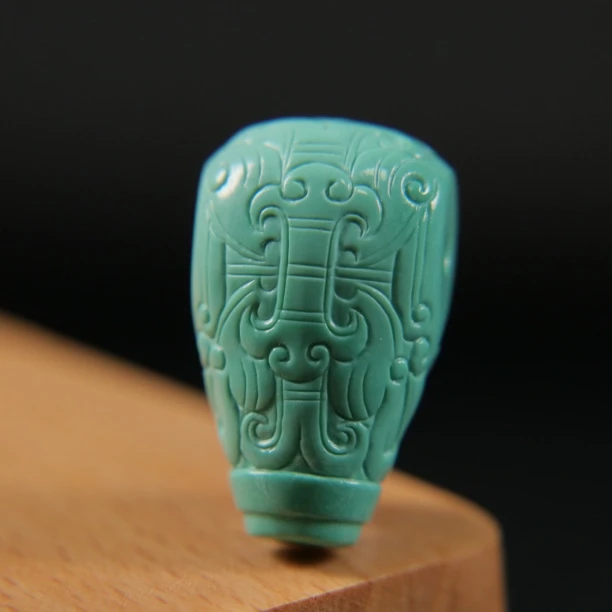 原矿绿松石青铜纹三通，尺寸13×23×11.3mm，重5.16g
