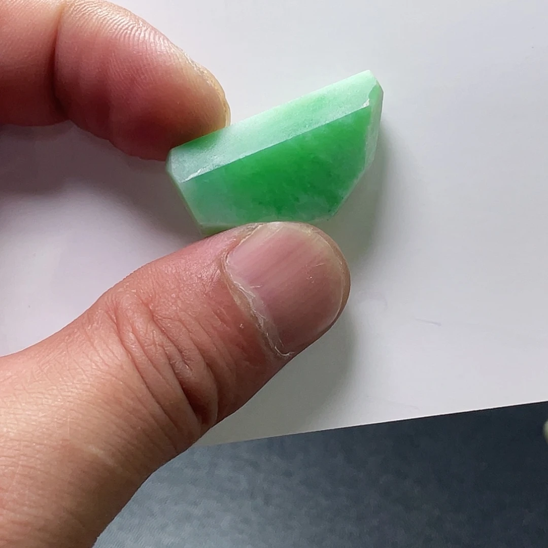 定制翡翠未镶嵌缅料雕刻定制