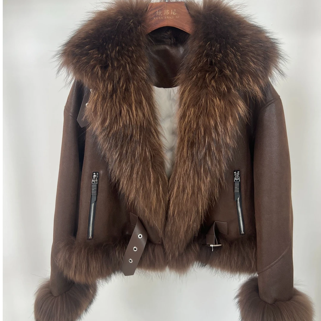 反季羽绒服貉子大毛领女款