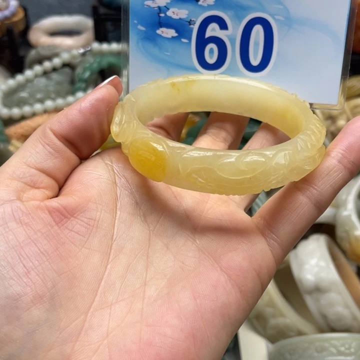 石英岩玉未镶嵌手镯