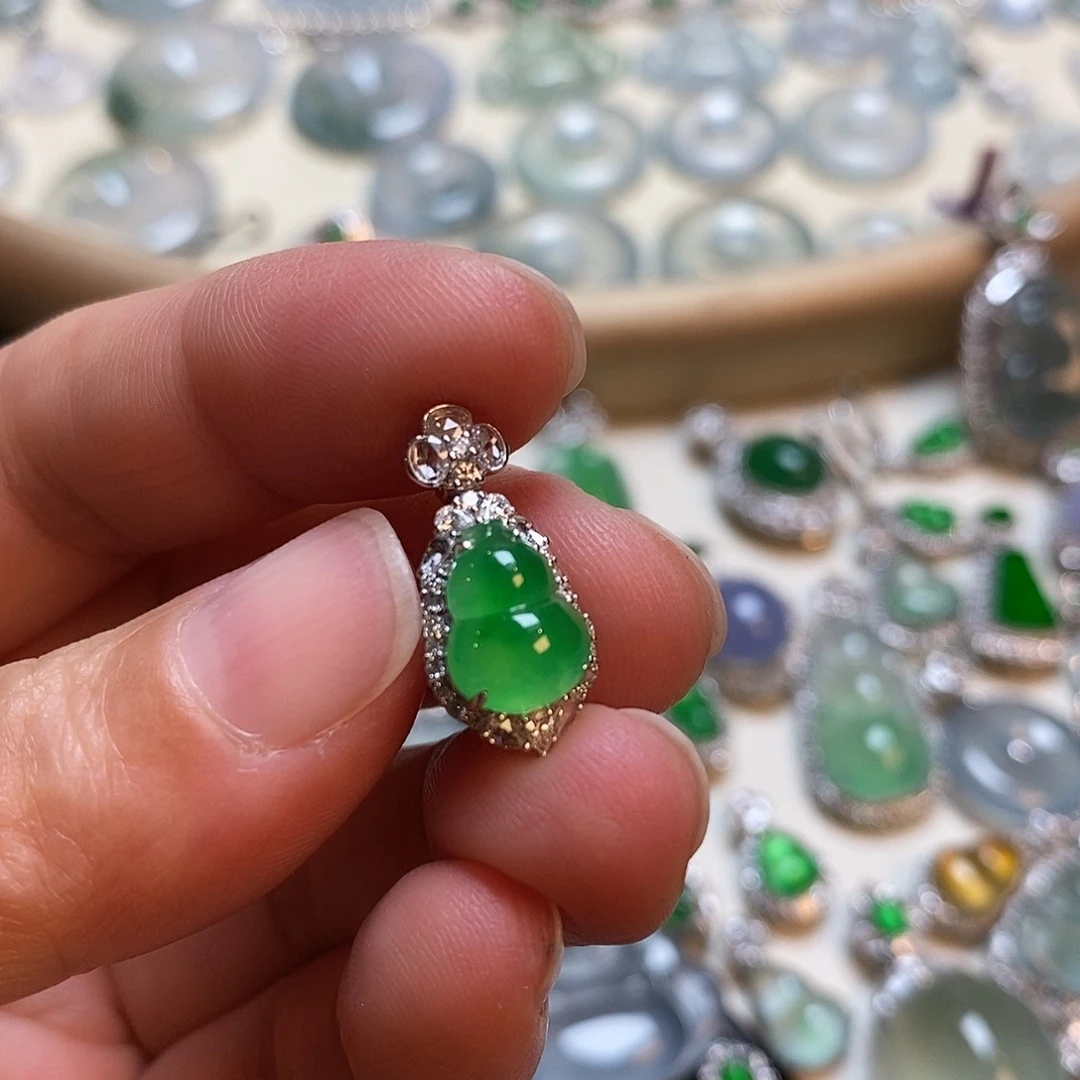 翡翠18K金镶嵌吊坠(不含链)葫芦
