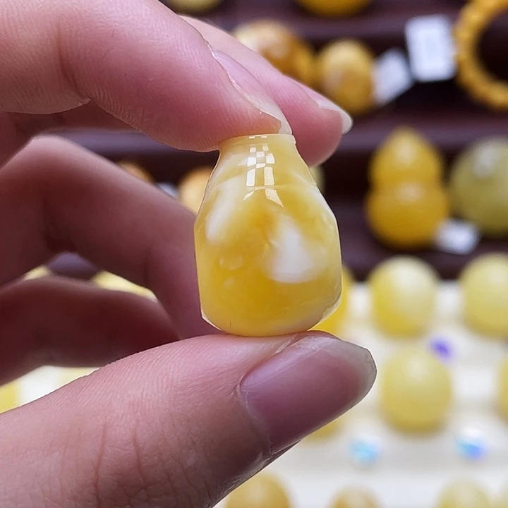 琥珀未镶嵌裸石21.1*14.7*14.6mm 瑕