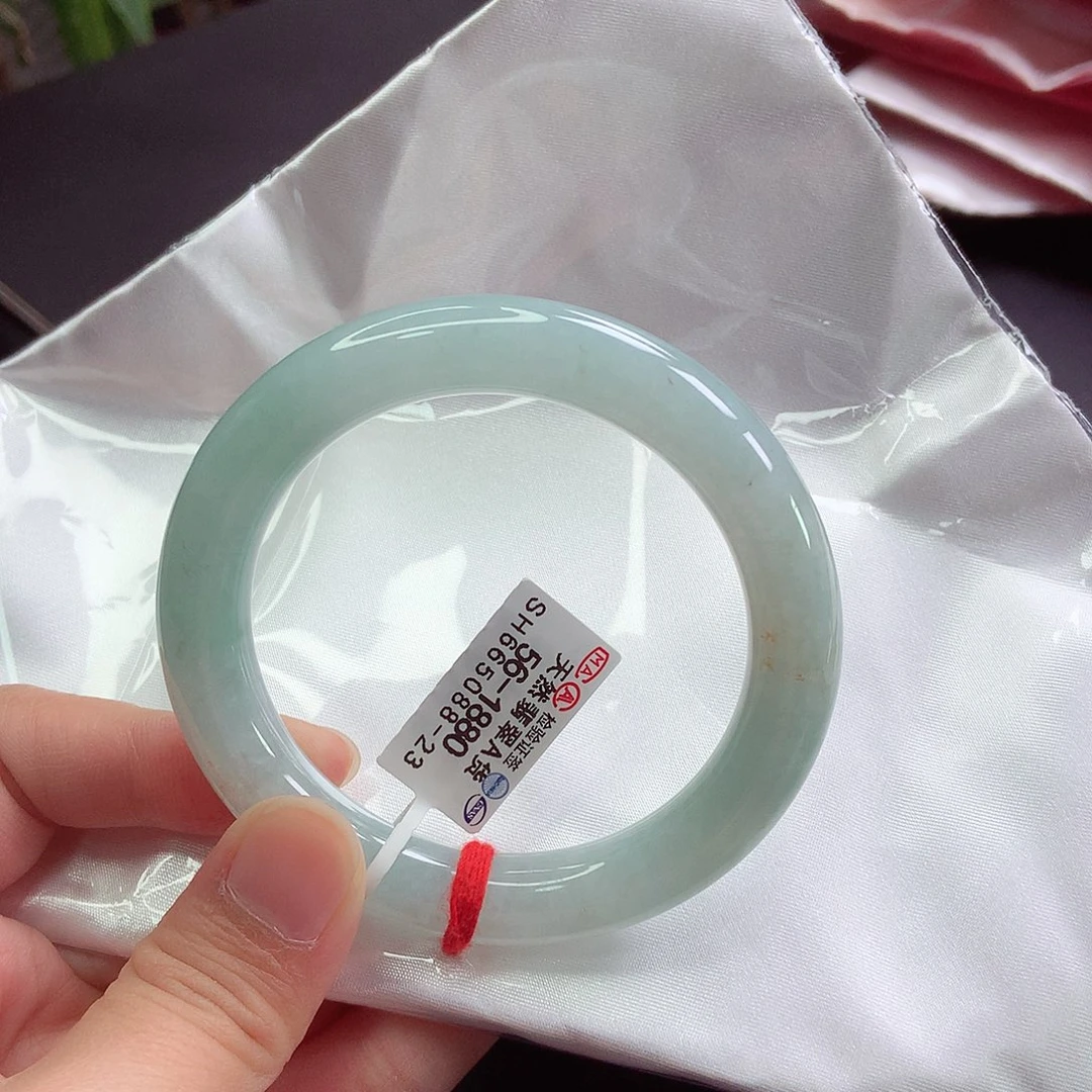 翡翠手镯未镶嵌56圆条