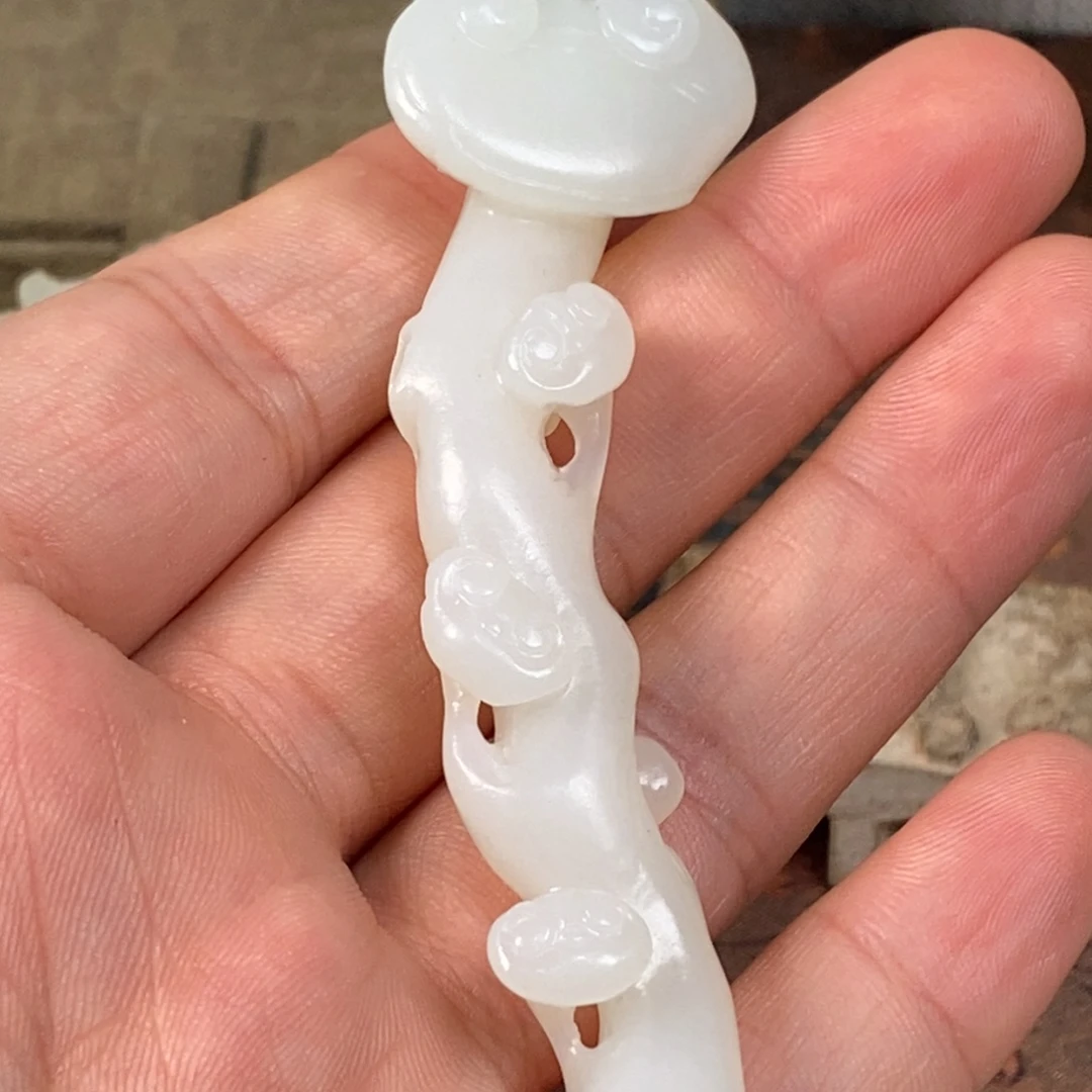 惠***哥非常精美的脖挂件