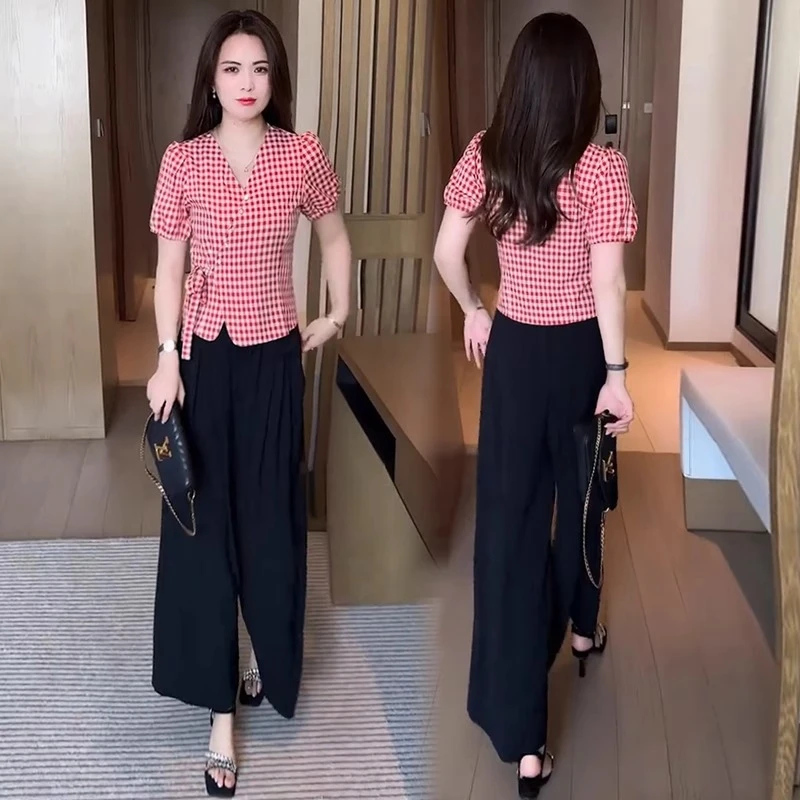 今年流行的爆款时尚洋气套装女夏季2025新款格子上衣阔腿裤两件套