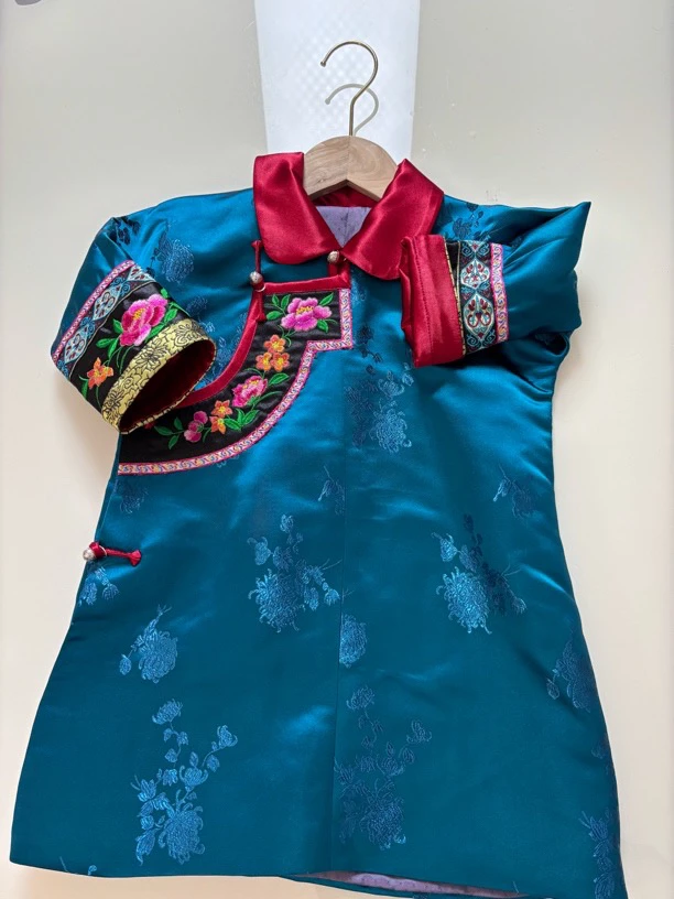 微瑕疵儿童民族服饰