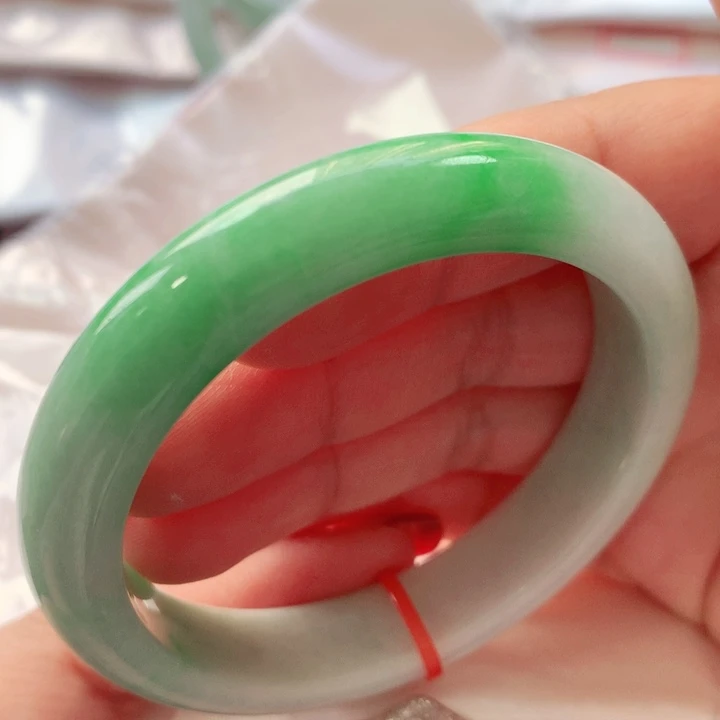 翡翠手镯未镶嵌1117。