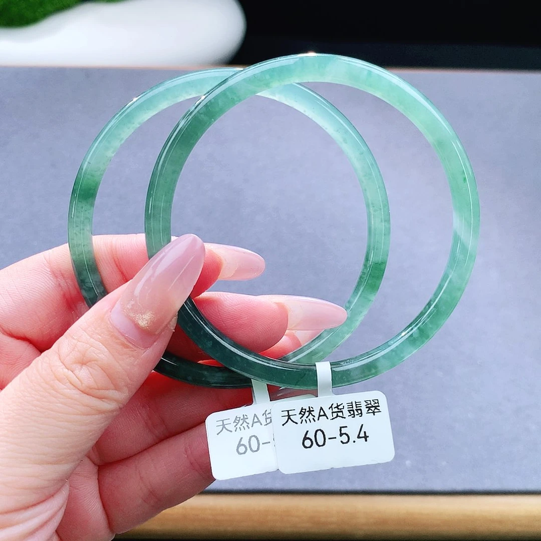 未镶嵌手镯（圆镯）翡翠