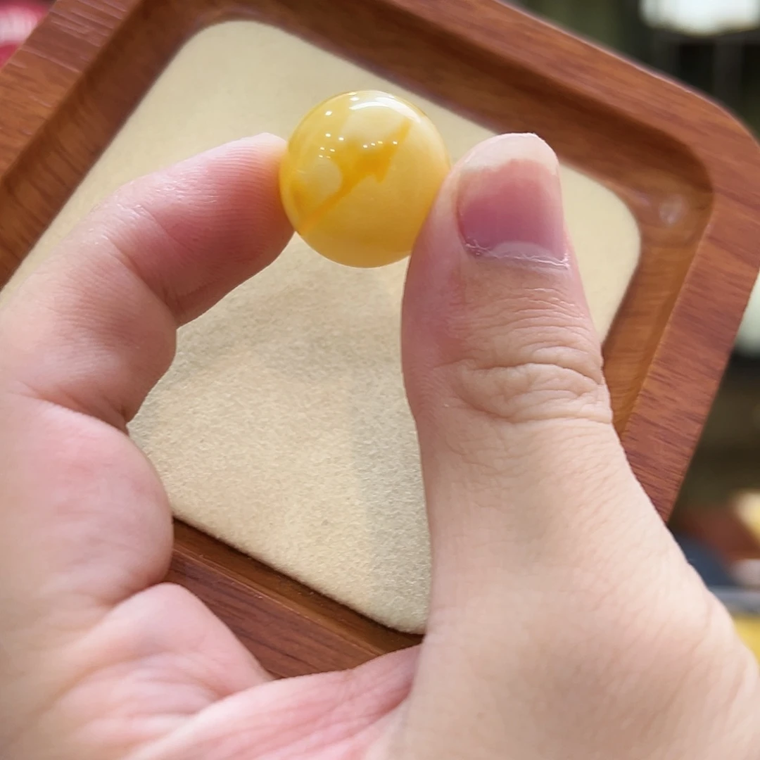 蜜蜡未镶嵌珠宝奇石