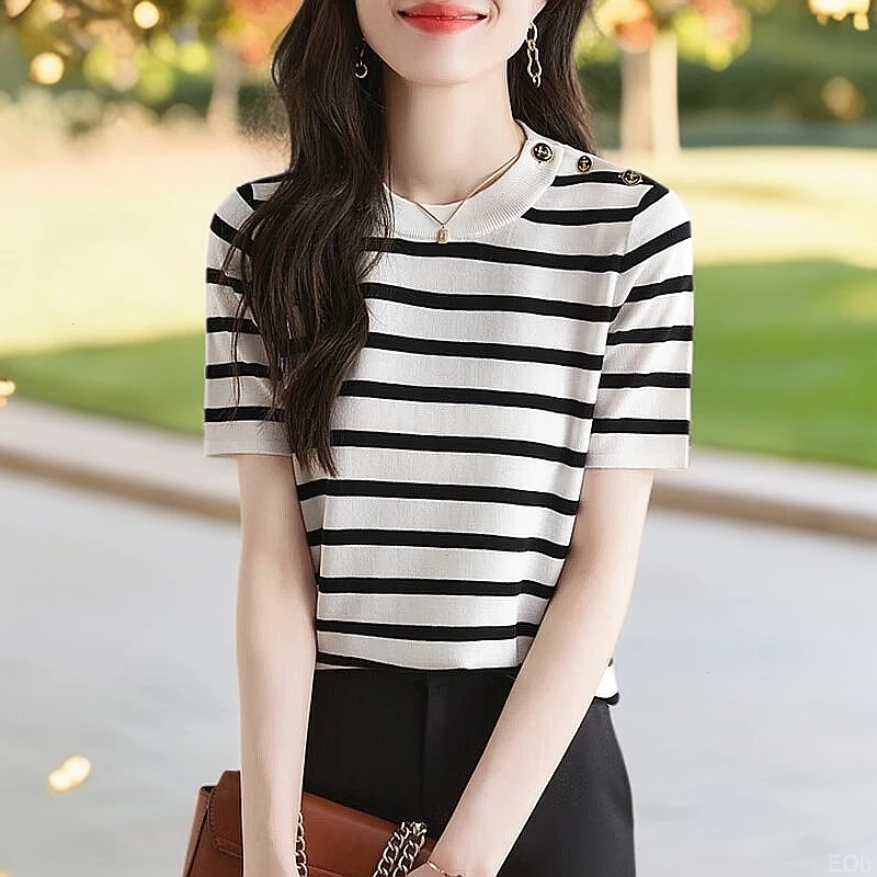时尚短款条纹T恤女2025新款薄款修身显瘦洋气打底衫百搭别致上衣