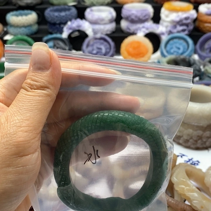 未镶嵌手镯石英岩玉