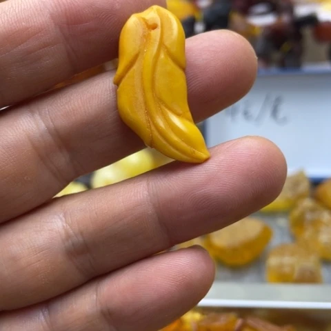 手串蜜蜡未镶嵌吊坠