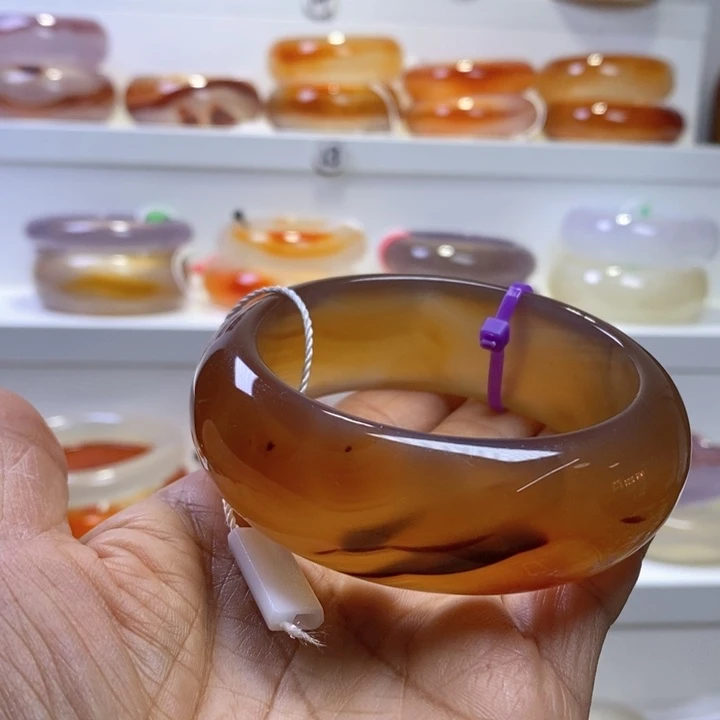 玛瑙/玉髓手镯未镶嵌整****?