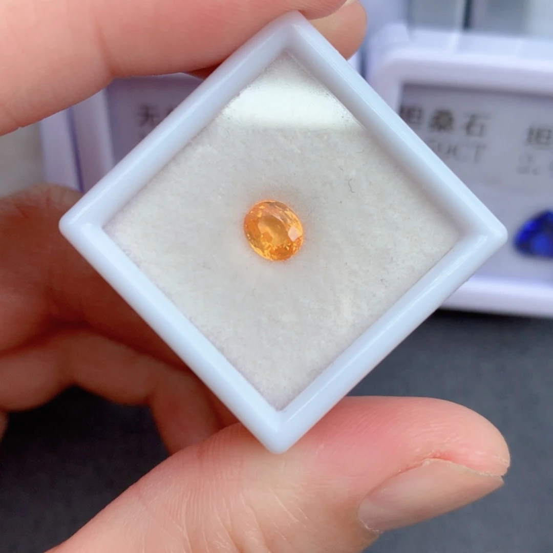 未镶嵌1.01克拉裸石石榴石（芬达石）