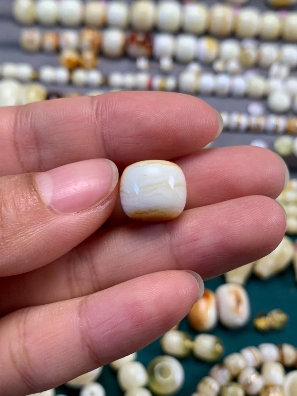 天然原矿蜜蜡瓷芯特色老型13*11.7mm（误差0.1mm）