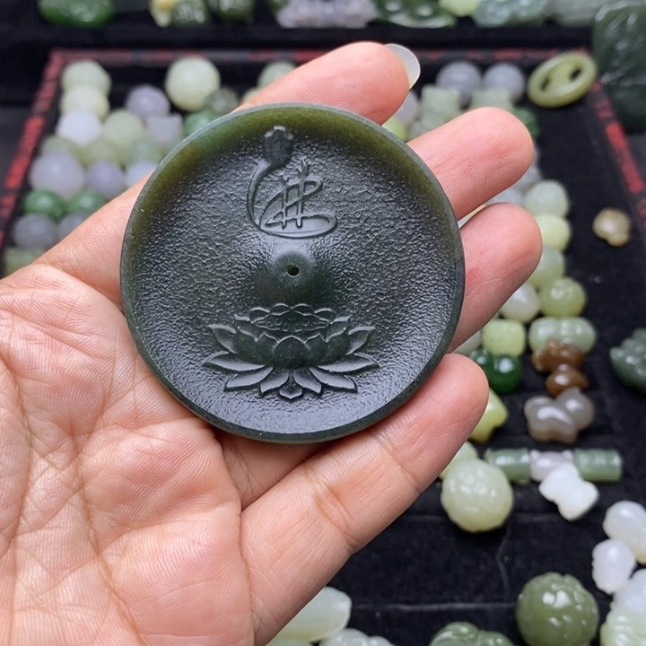 丢***童颈饰未镶嵌和田玉