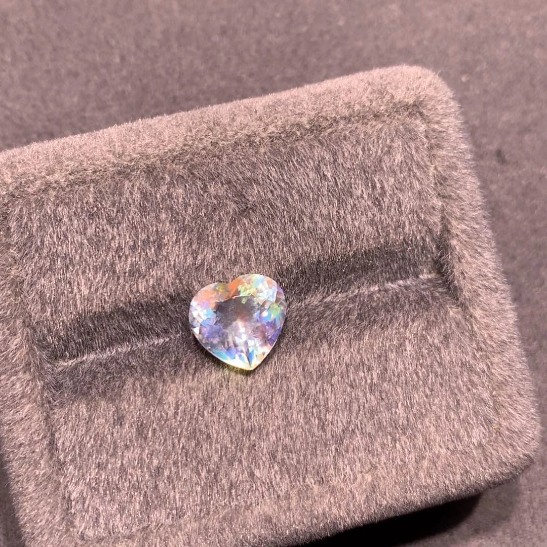 艾***尔长石未镶嵌裸石3.75克拉