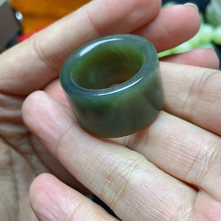 和田玉颈饰未镶嵌绪*