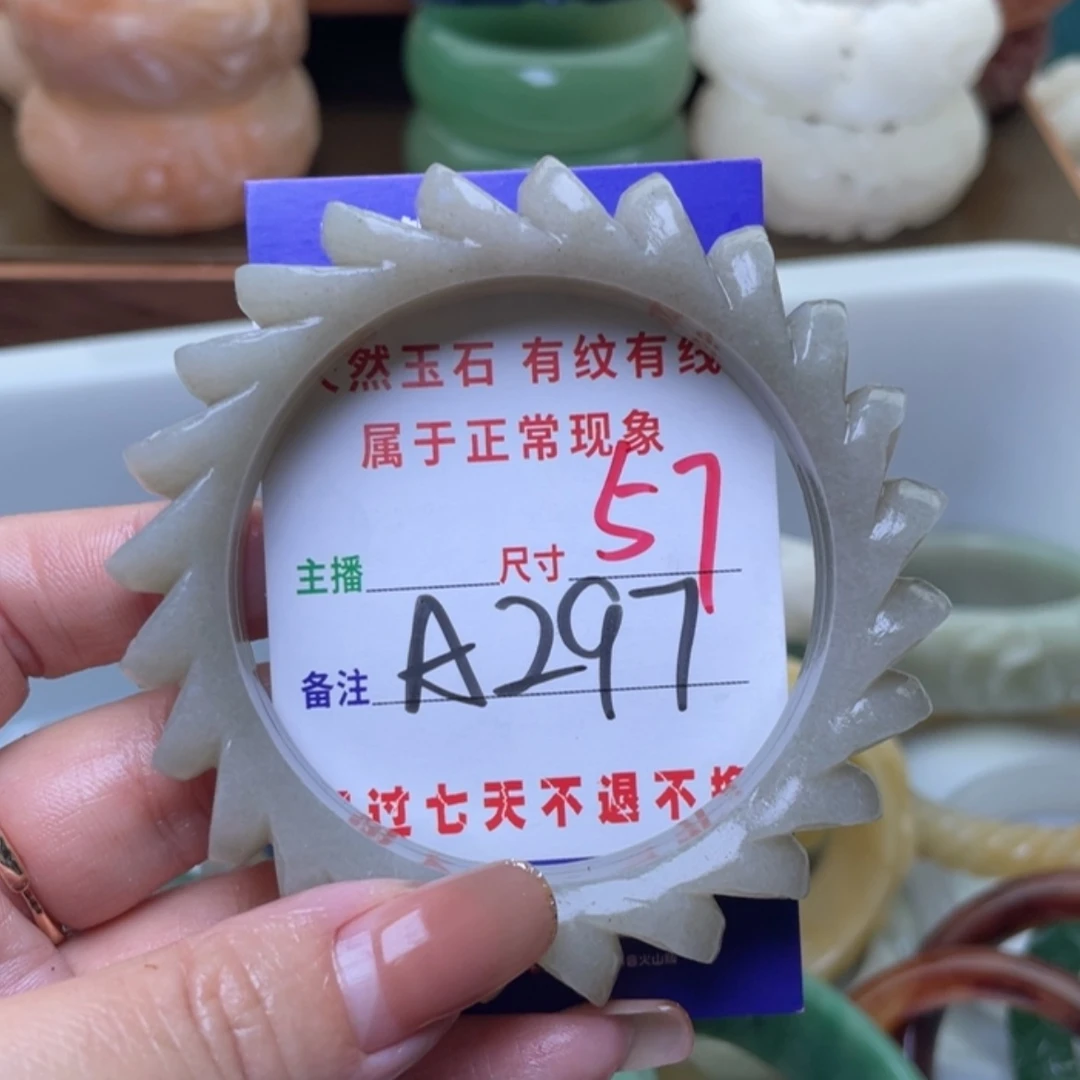 【闪购商品】未镶嵌手镯（圆镯）石英质玉