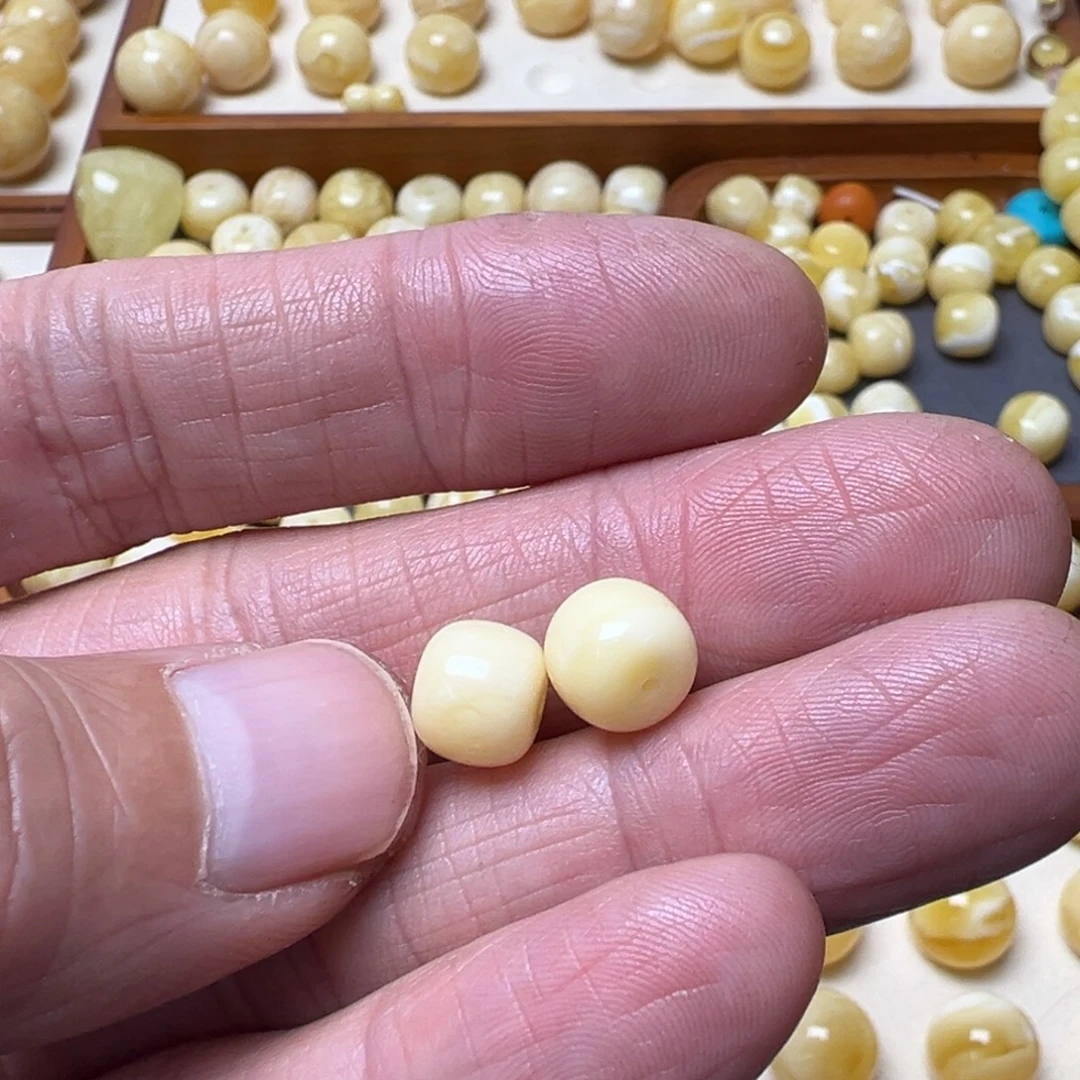 独***、蜜蜡未镶嵌裸石琥珀蜜蜡