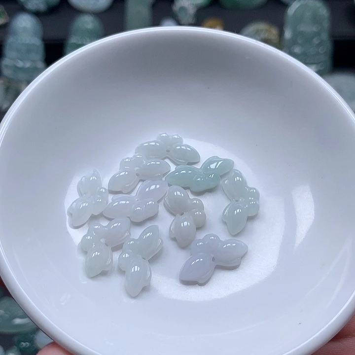 翡翠未镶嵌颈饰翡翠首饰