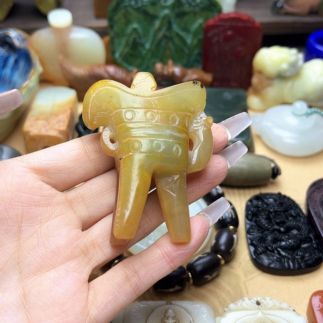 蛇纹石玉未镶嵌颈饰