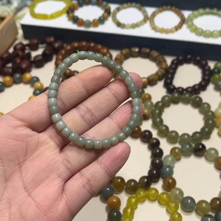 和田玉未镶嵌手链卡6有点干纹