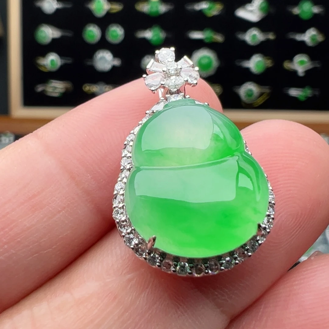 翡翠18K金镶嵌颈饰葫芦15.9