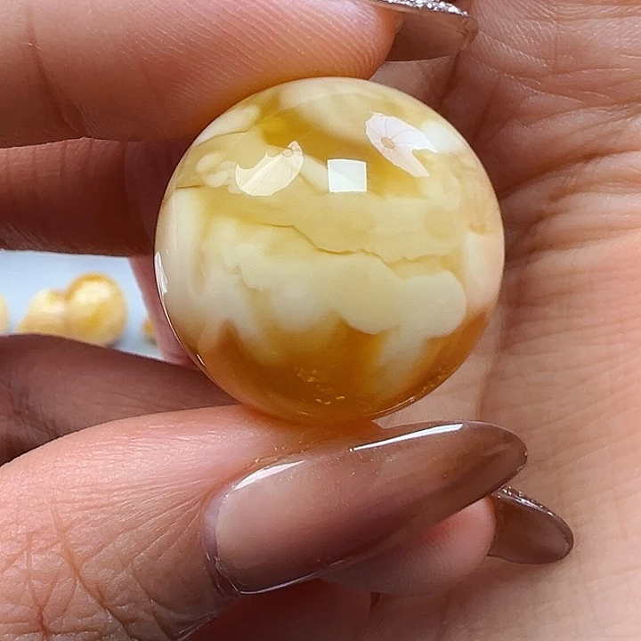 蜜蜡未镶嵌珠宝奇石