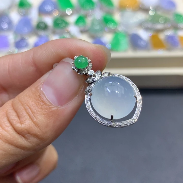 翡翠颈饰18K金镶嵌翡翠