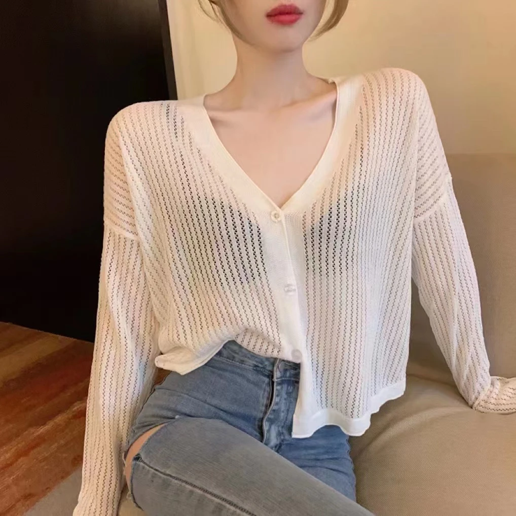 新款外搭镂空宽松版型长袖冰丝凉爽针织防晒开衫罩衫v领女上衣