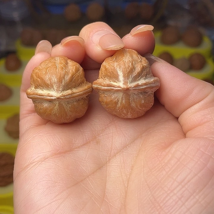 文玩核桃吊坠元宝