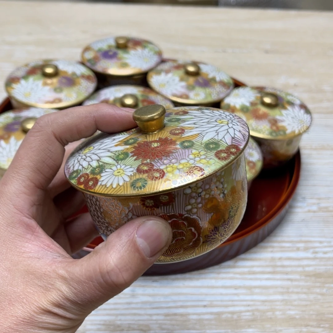 瓷片丁**开密密麻麻地排列着一