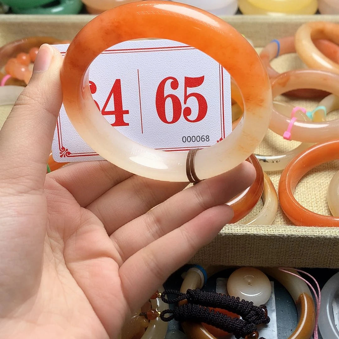 未镶嵌石英质玉（黄龙玉）手镯