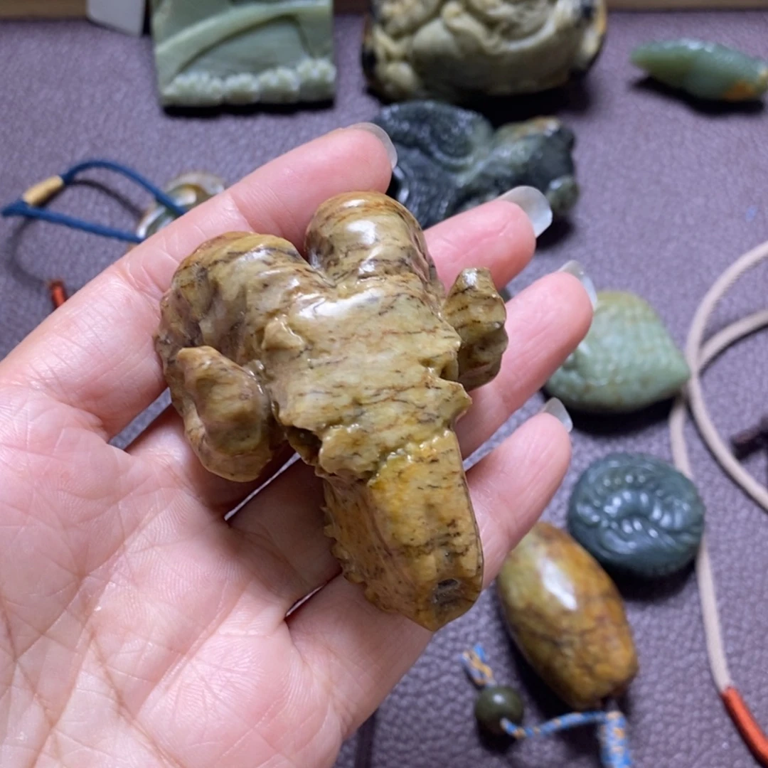 岫岩河磨玉（透闪石质玉）挂件未镶嵌沫*